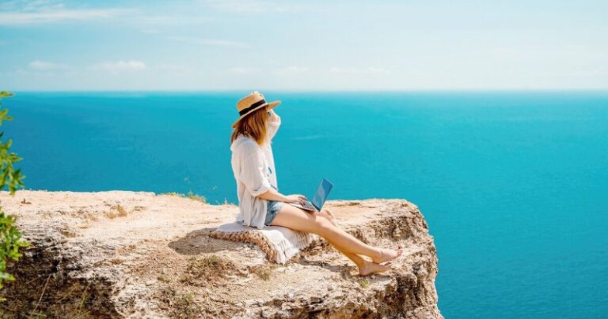 選択したことによって精神的、金銭的に自由を得ることが出来た女性の画像。